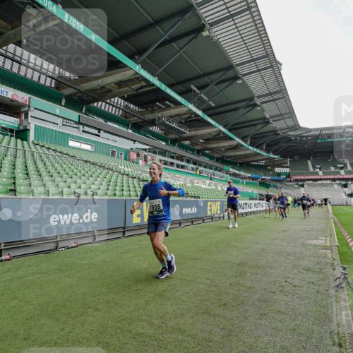 05.10.2025 - 20. swb-Marathon Bremen Michael Burmester http://msf.ph/oto/9234899 05.10.2025 12:59:24 Laufen im Stadion 27, 99, 219, 226, 586, 667, 807, 1043, 1229, 1516, 1598, 1711, 1843, 1854, 2496, 2663, 2782, 2797, 2941, 2945, 3086, 3087, 3141, 3747, 3791, 3888, 4095, 4113, 4380, 4395, 4486, 4536, 4827, 4909, 4967, 5123, 5493, 5510, 5530, 5584, 5722, 5808, 5891, 6007, 6030, 6374, 6439, 6561, 6624, 6882, 7169, 7185, 7201, 7262, 7311, 7312, 7398, 7421, 7467, 7511, 7550, 7906, 7929, 8097, 8214, 8247, 8355, 8372, 8485, 8539, 8981, 9024, 9072, 10526, 726 meine-sportfotos.de