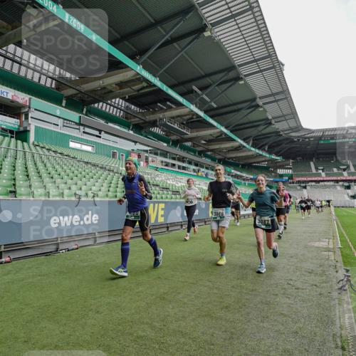 05.10.2025 - 20. swb-Marathon Bremen Michael Burmester http://msf.ph/oto/9234911 05.10.2025 12:59:29 Laufen im Stadion 27, 99, 219, 226, 586, 667, 807, 1043, 1229, 1516, 1598, 1711, 1843, 1854, 2663, 2782, 2797, 2866, 2941, 2945, 3086, 3087, 3141, 3592, 3747, 3888, 4095, 4113, 4380, 4395, 4486, 4536, 4827, 4909, 4967, 5123, 5493, 5510, 5530, 5584, 5722, 5808, 5891, 6030, 6374, 6439, 6561, 6624, 6882, 7169, 7185, 7201, 7262, 7311, 7312, 7398, 7421, 7467, 7511, 7550, 7906, 7929, 8097, 8214, 8247, 8258, 8355, 8372, 8485, 8699, 8981, 9024, 9072, 10526, 726 meine-sportfotos.de