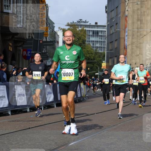 05.10.2025 - 20. swb-Marathon Bremen Strokosch-Dieckow http://msf.ph/oto/9234918 05.10.2025 10:54:42 Ziel 8326, 9282, 9295, 9436, 9591, 9754, 9776, 10007, 10174, 10487, 10770, 11163, 11276, 11321 meine-sportfotos.de