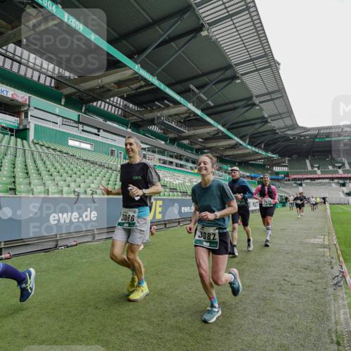 05.10.2025 - 20. swb-Marathon Bremen Michael Burmester http://msf.ph/oto/9234919 05.10.2025 12:59:29 Laufen im Stadion 27, 99, 219, 226, 586, 667, 807, 1043, 1229, 1516, 1598, 1711, 1843, 1854, 2663, 2782, 2797, 2866, 2941, 2945, 3086, 3087, 3141, 3592, 3747, 3888, 4095, 4113, 4380, 4395, 4486, 4536, 4827, 4909, 4967, 5123, 5493, 5510, 5530, 5584, 5722, 5808, 5891, 6030, 6374, 6439, 6561, 6624, 6882, 7169, 7185, 7201, 7262, 7311, 7312, 7398, 7421, 7467, 7511, 7550, 7906, 7929, 8097, 8214, 8247, 8258, 8355, 8372, 8485, 8699, 8981, 9024, 9072, 10526, 726 meine-sportfotos.de
