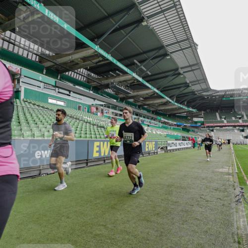 05.10.2025 - 20. swb-Marathon Bremen Michael Burmester http://msf.ph/oto/9234927 05.10.2025 12:59:32 Laufen im Stadion 27, 99, 219, 226, 667, 807, 978, 1043, 1516, 1525, 1548, 1598, 1711, 1843, 1854, 2663, 2782, 2797, 2866, 2941, 2945, 3086, 3087, 3141, 3592, 3747, 3888, 4095, 4113, 4220, 4380, 4395, 4486, 4536, 4827, 4909, 4967, 5123, 5493, 5510, 5530, 5584, 5722, 5891, 6030, 6374, 6439, 6561, 6624, 6882, 7169, 7185, 7201, 7262, 7295, 7311, 7312, 7398, 7421, 7467, 7511, 7550, 7679, 7906, 7929, 8097, 8214, 8247, 8258, 8355, 8372, 8485, 8699, 8981, 9024, 9072, 10526, 586, 1229 meine-sportfotos.de