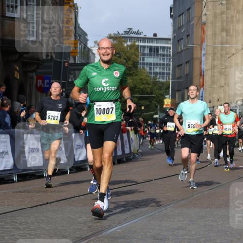 05.10.2025 - 20. swb-Marathon Bremen Strokosch-Dieckow http://msf.ph/oto/9234936 05.10.2025 10:54:43 Ziel 8326, 9282, 9295, 9436, 9591, 9754, 9776, 10007, 10232, 10233, 10487, 10770, 11163, 11276 meine-sportfotos.de