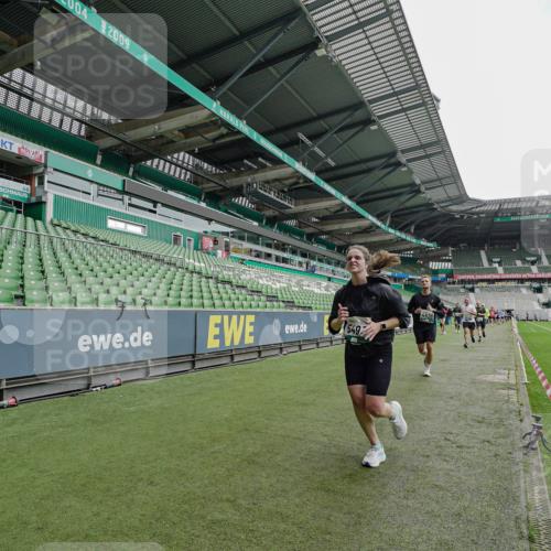 05.10.2025 - 20. swb-Marathon Bremen Michael Burmester http://msf.ph/oto/9234937 05.10.2025 12:59:35 Laufen im Stadion 27, 99, 219, 226, 667, 807, 954, 978, 1043, 1516, 1525, 1548, 1598, 1711, 1843, 1854, 2663, 2782, 2797, 2866, 2941, 2945, 3086, 3087, 3141, 3592, 3747, 3783, 3888, 4220, 4380, 4395, 4486, 4536, 4827, 4909, 4967, 5123, 5493, 5510, 5530, 5584, 5722, 5891, 6030, 6374, 6439, 6624, 6882, 7169, 7185, 7201, 7262, 7295, 7311, 7312, 7398, 7421, 7467, 7511, 7550, 7679, 7906, 7929, 8097, 8214, 8247, 8258, 8355, 8372, 8485, 8699, 8981, 9024, 9072, 10526, 586, 1229 meine-sportfotos.de