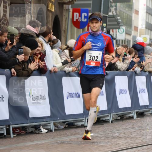 05.10.2025 - 20. swb-Marathon Bremen Strokosch-Dieckow http://msf.ph/oto/9234950 05.10.2025 12:37:25 Ziel 302, 1101 meine-sportfotos.de