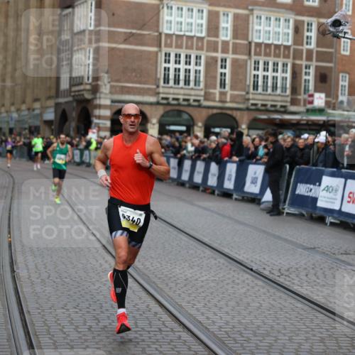 05.10.2025 - 20. swb-Marathon Bremen Yannick Fuchs http://msf.ph/oto/9235006 05.10.2025 10:35:31 Ziel 9336, 9340 meine-sportfotos.de