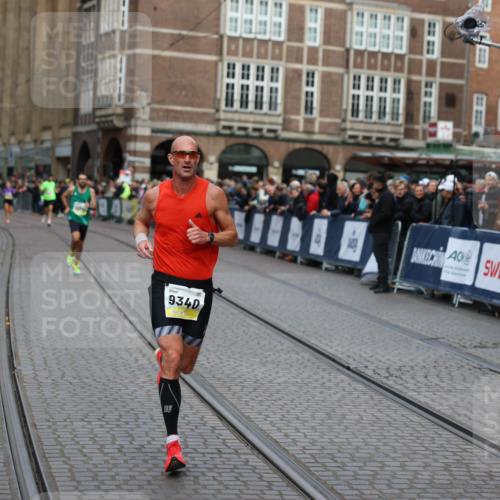 05.10.2025 - 20. swb-Marathon Bremen Yannick Fuchs http://msf.ph/oto/9235008 05.10.2025 10:35:31 Ziel 9336, 9340 meine-sportfotos.de