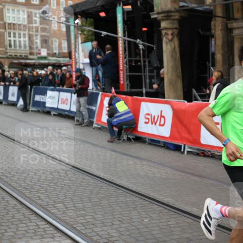 05.10.2025 - 20. swb-Marathon Bremen Yannick Fuchs http://msf.ph/oto/9235015 05.10.2025 10:35:41 Ziel 9697, 10538, 11341 meine-sportfotos.de