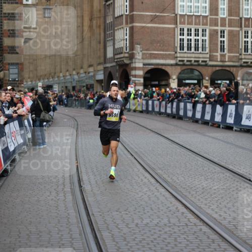 05.10.2025 - 20. swb-Marathon Bremen Yannick Fuchs http://msf.ph/oto/9235030 05.10.2025 10:35:43 Ziel 9596, 9697, 10538, 11341 meine-sportfotos.de