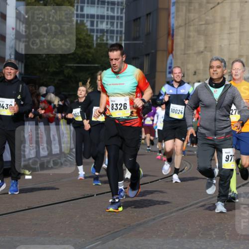 05.10.2025 - 20. swb-Marathon Bremen Strokosch-Dieckow http://msf.ph/oto/9235031 05.10.2025 10:54:46 Ziel 8326, 9282, 9295, 9436, 9560, 9591, 9754, 9776, 10007, 10024, 10232, 10233, 10487, 10609, 10770, 11163, 11276, 11373 meine-sportfotos.de