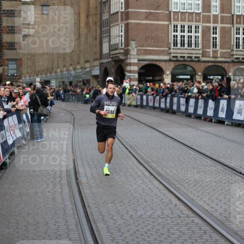 05.10.2025 - 20. swb-Marathon Bremen Yannick Fuchs http://msf.ph/oto/9235033 05.10.2025 10:35:43 Ziel 9596, 9697, 10538, 11341 meine-sportfotos.de