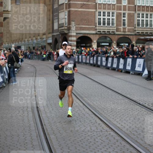 05.10.2025 - 20. swb-Marathon Bremen Yannick Fuchs http://msf.ph/oto/9235040 05.10.2025 10:35:43 Ziel 9596, 9697, 10538, 11341 meine-sportfotos.de