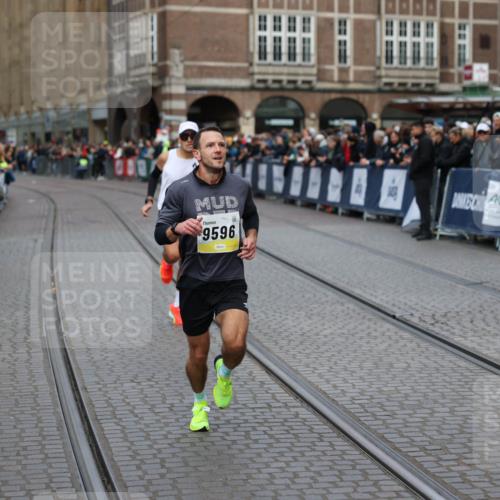 05.10.2025 - 20. swb-Marathon Bremen Yannick Fuchs http://msf.ph/oto/9235049 05.10.2025 10:35:44 Ziel 9596, 9697, 10538 meine-sportfotos.de
