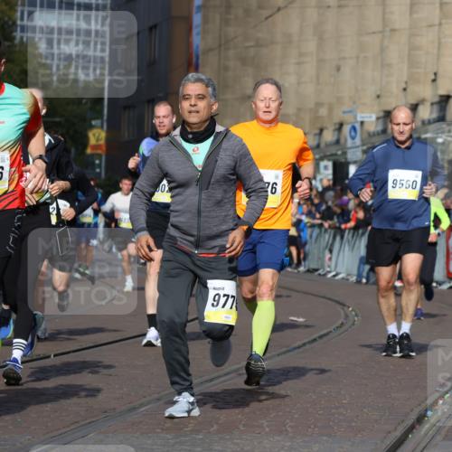 05.10.2025 - 20. swb-Marathon Bremen Strokosch-Dieckow http://msf.ph/oto/9235061 05.10.2025 10:54:47 Ziel 8326, 9282, 9295, 9436, 9560, 9591, 9754, 9776, 10007, 10024, 10232, 10233, 10487, 10609, 10770, 11163, 11276, 11373 meine-sportfotos.de