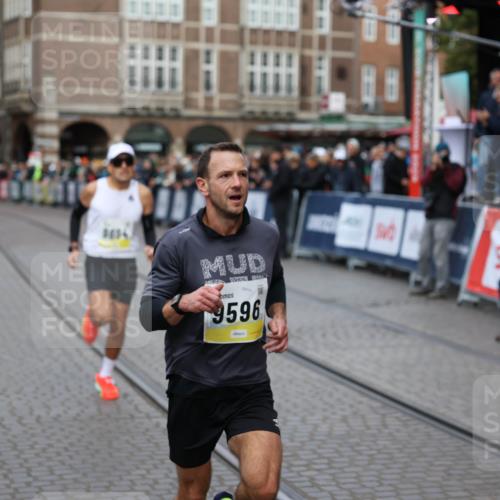 05.10.2025 - 20. swb-Marathon Bremen Yannick Fuchs http://msf.ph/oto/9235063 05.10.2025 10:35:45 Ziel 9596, 9697, 10538 meine-sportfotos.de
