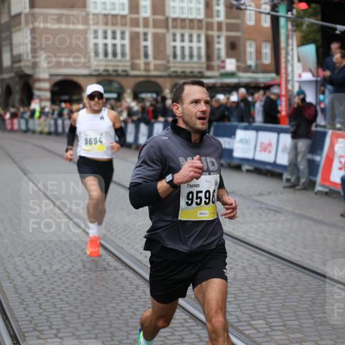05.10.2025 - 20. swb-Marathon Bremen Yannick Fuchs http://msf.ph/oto/9235066 05.10.2025 10:35:45 Ziel 9596, 9697, 10538 meine-sportfotos.de