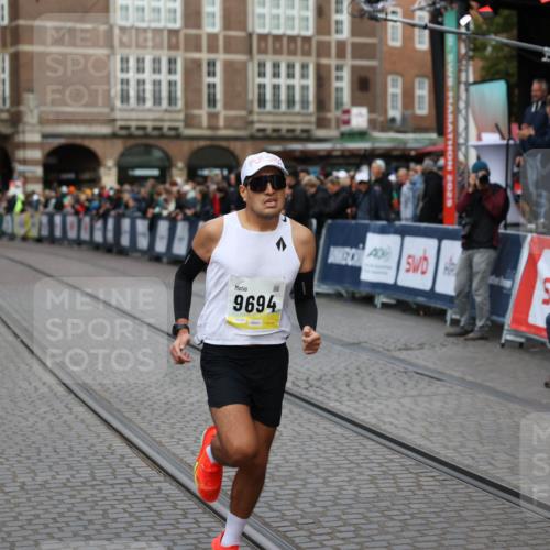 05.10.2025 - 20. swb-Marathon Bremen Yannick Fuchs http://msf.ph/oto/9235068 05.10.2025 10:35:45 Ziel 9596, 9697, 10538 meine-sportfotos.de