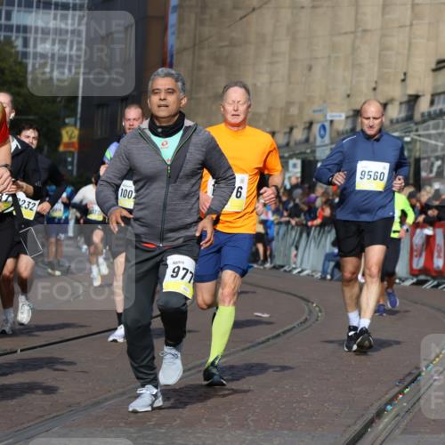 05.10.2025 - 20. swb-Marathon Bremen Strokosch-Dieckow http://msf.ph/oto/9235069 05.10.2025 10:54:47 Ziel 8326, 9282, 9295, 9436, 9560, 9591, 9754, 9776, 10007, 10024, 10232, 10233, 10487, 10609, 10770, 11163, 11276, 11373 meine-sportfotos.de