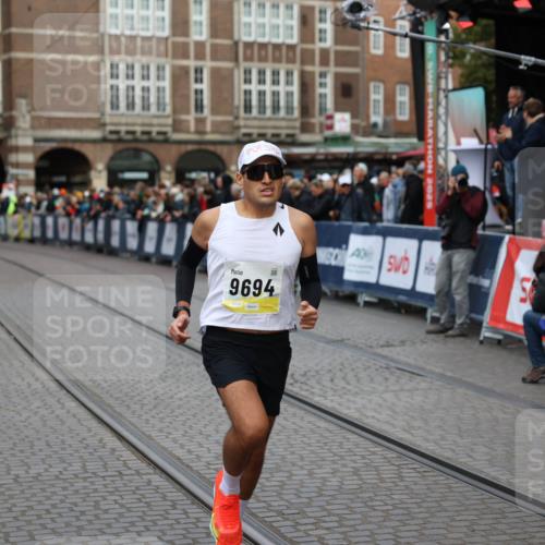 05.10.2025 - 20. swb-Marathon Bremen Yannick Fuchs http://msf.ph/oto/9235070 05.10.2025 10:35:45 Ziel 9596, 9697, 10538 meine-sportfotos.de