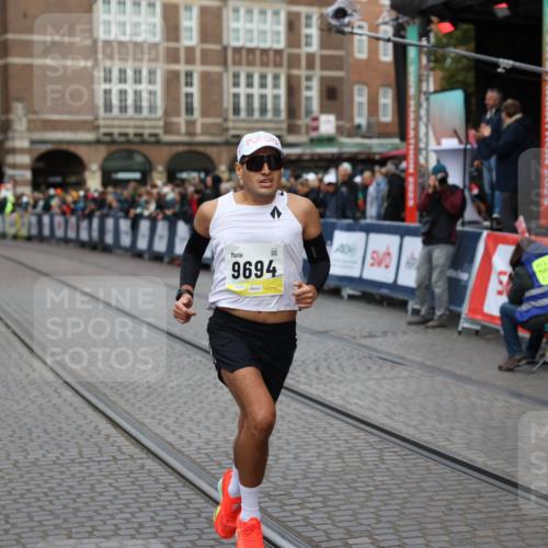 05.10.2025 - 20. swb-Marathon Bremen Yannick Fuchs http://msf.ph/oto/9235073 05.10.2025 10:35:45 Ziel 9596, 9697, 10538 meine-sportfotos.de