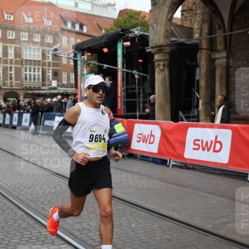05.10.2025 - 20. swb-Marathon Bremen Yannick Fuchs http://msf.ph/oto/9235077 05.10.2025 10:35:46 Ziel 9596, 9697, 10538 meine-sportfotos.de