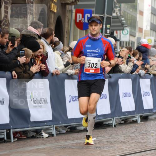 05.10.2025 - 20. swb-Marathon Bremen Strokosch-Dieckow http://msf.ph/oto/9235082 05.10.2025 12:37:25 Ziel 302, 1101 meine-sportfotos.de