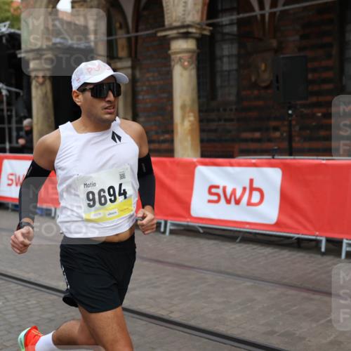 05.10.2025 - 20. swb-Marathon Bremen Yannick Fuchs http://msf.ph/oto/9235084 05.10.2025 10:35:46 Ziel 9596, 9697, 10538 meine-sportfotos.de
