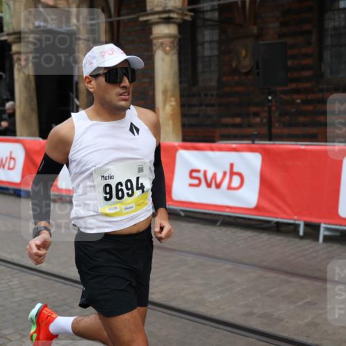 05.10.2025 - 20. swb-Marathon Bremen Yannick Fuchs http://msf.ph/oto/9235085 05.10.2025 10:35:46 Ziel 9596, 9697, 10538 meine-sportfotos.de