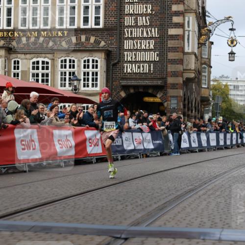 05.10.2025 - 20. swb-Marathon Bremen Yannick Fuchs http://msf.ph/oto/9235086 05.10.2025 10:35:59 Ziel 10372 meine-sportfotos.de