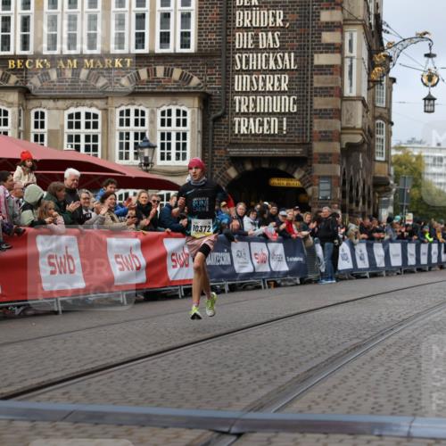 05.10.2025 - 20. swb-Marathon Bremen Yannick Fuchs http://msf.ph/oto/9235089 05.10.2025 10:35:59 Ziel 10372 meine-sportfotos.de