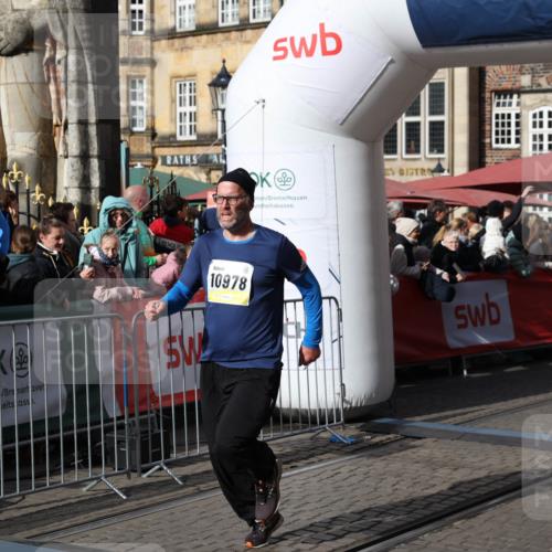 05.10.2025 - 20. swb-Marathon Bremen Yannick Fuchs http://msf.ph/oto/9235110 05.10.2025 11:04:22 Ziel 7789, 9448, 10098, 10853, 11001, 11077, 11102, 11685 meine-sportfotos.de
