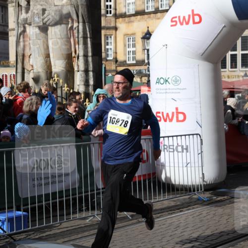 05.10.2025 - 20. swb-Marathon Bremen Yannick Fuchs http://msf.ph/oto/9235115 05.10.2025 11:04:22 Ziel 7789, 9448, 10098, 10853, 11001, 11077, 11102, 11685 meine-sportfotos.de