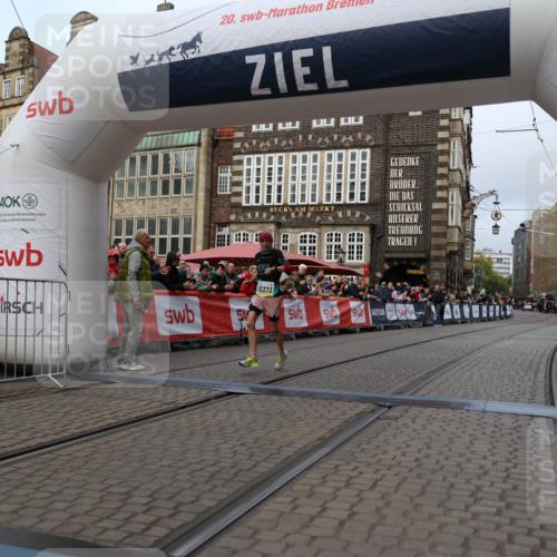 05.10.2025 - 20. swb-Marathon Bremen Yannick Fuchs http://msf.ph/oto/9235117 05.10.2025 10:36:00 Ziel 10372 meine-sportfotos.de