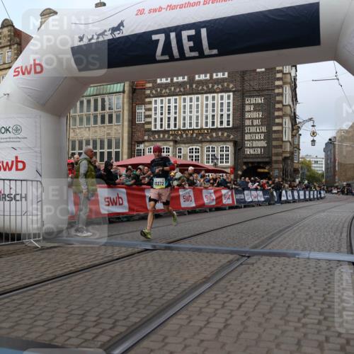 05.10.2025 - 20. swb-Marathon Bremen Yannick Fuchs http://msf.ph/oto/9235122 05.10.2025 10:36:01 Ziel 10372 meine-sportfotos.de