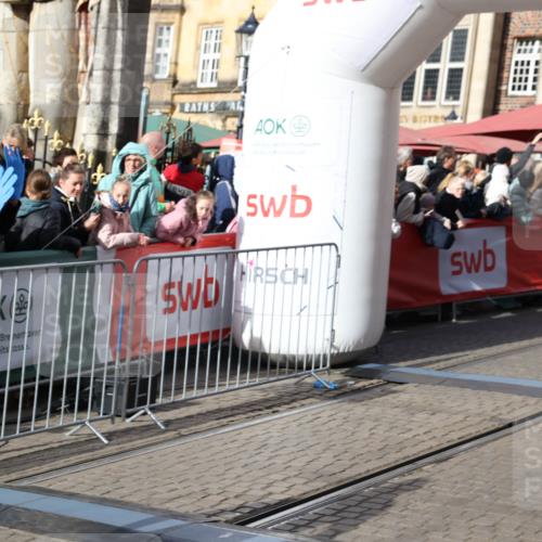 05.10.2025 - 20. swb-Marathon Bremen Yannick Fuchs http://msf.ph/oto/9235123 05.10.2025 11:04:23 Ziel 7789, 9448, 9537, 10098, 10853, 11001, 11077, 11102, 11685 meine-sportfotos.de