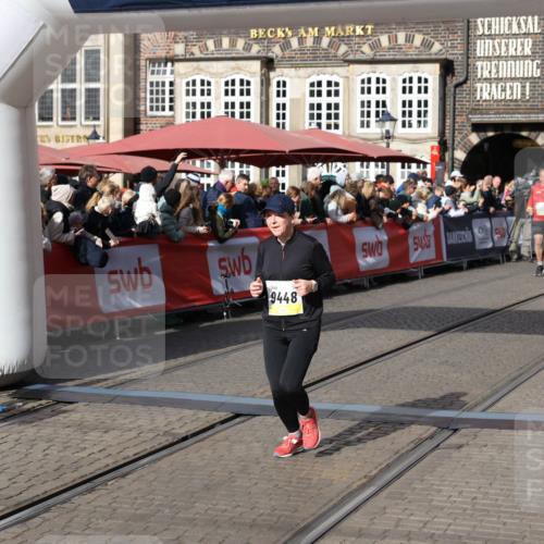 05.10.2025 - 20. swb-Marathon Bremen Yannick Fuchs http://msf.ph/oto/9235132 05.10.2025 11:04:24 Ziel 9448, 9537, 10098, 10853, 11001, 11077, 11102, 11685 meine-sportfotos.de