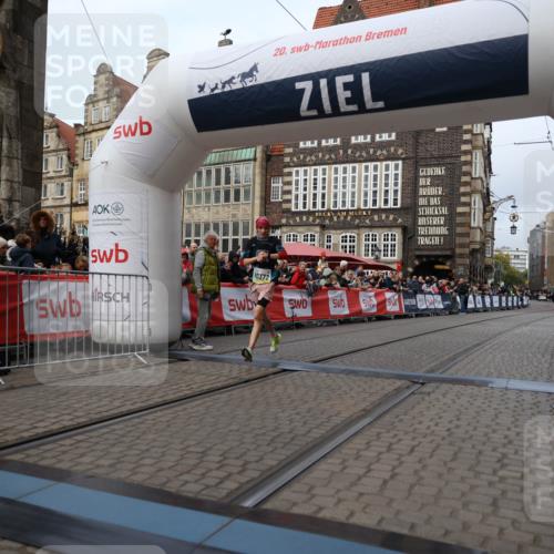 05.10.2025 - 20. swb-Marathon Bremen Yannick Fuchs http://msf.ph/oto/9235134 05.10.2025 10:36:01 Ziel 10372 meine-sportfotos.de
