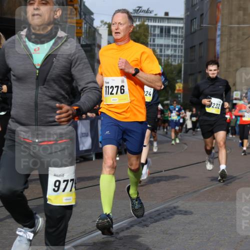 05.10.2025 - 20. swb-Marathon Bremen Strokosch-Dieckow http://msf.ph/oto/9235144 05.10.2025 10:54:50 Ziel 8326, 9427, 9436, 9560, 9570, 9754, 9776, 10024, 10231, 10232, 10233, 10487, 10609, 10770, 11163, 11276, 11373, 11470 meine-sportfotos.de