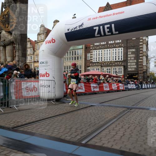 05.10.2025 - 20. swb-Marathon Bremen Yannick Fuchs http://msf.ph/oto/9235145 05.10.2025 10:36:01 Ziel 10372 meine-sportfotos.de