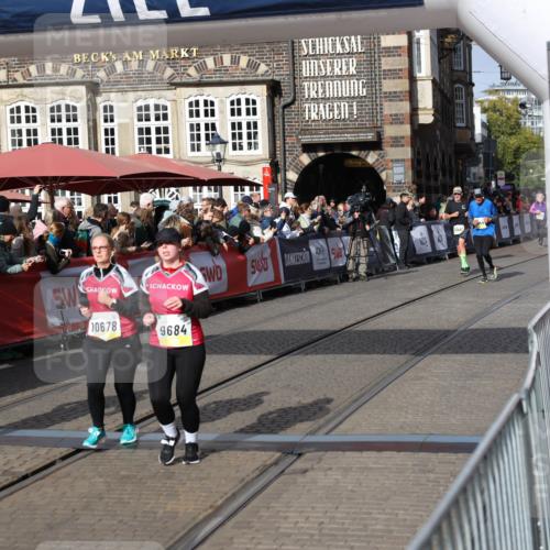 05.10.2025 - 20. swb-Marathon Bremen Yannick Fuchs http://msf.ph/oto/9235151 05.10.2025 11:04:29 Ziel 9448, 9537, 9684, 10678, 11200 meine-sportfotos.de