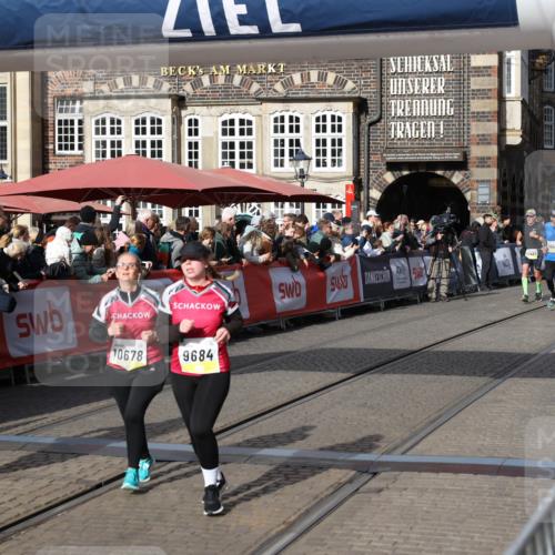 05.10.2025 - 20. swb-Marathon Bremen Yannick Fuchs http://msf.ph/oto/9235153 05.10.2025 11:04:29 Ziel 9448, 9537, 9684, 10678, 11200 meine-sportfotos.de