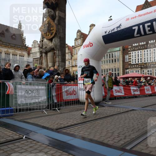 05.10.2025 - 20. swb-Marathon Bremen Yannick Fuchs http://msf.ph/oto/9235155 05.10.2025 10:36:02 Ziel 10372 meine-sportfotos.de