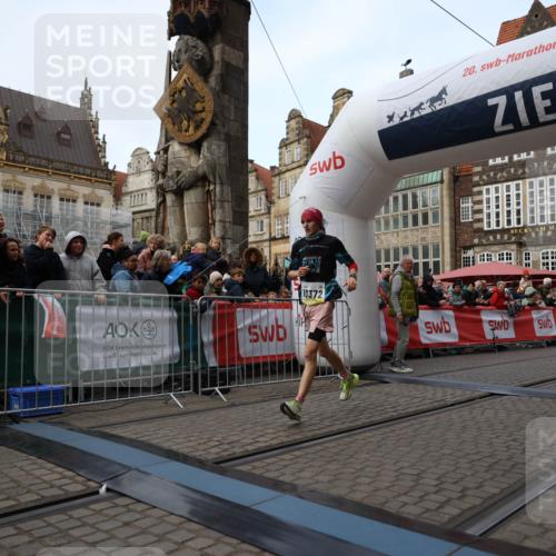 05.10.2025 - 20. swb-Marathon Bremen Yannick Fuchs http://msf.ph/oto/9235158 05.10.2025 10:36:02 Ziel 10372 meine-sportfotos.de