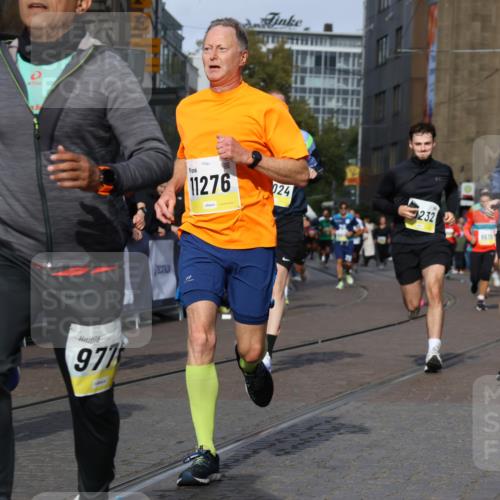 05.10.2025 - 20. swb-Marathon Bremen Strokosch-Dieckow http://msf.ph/oto/9235160 05.10.2025 10:54:50 Ziel 8326, 9427, 9436, 9560, 9570, 9754, 9776, 10024, 10231, 10232, 10233, 10487, 10609, 10770, 11163, 11276, 11373, 11470 meine-sportfotos.de