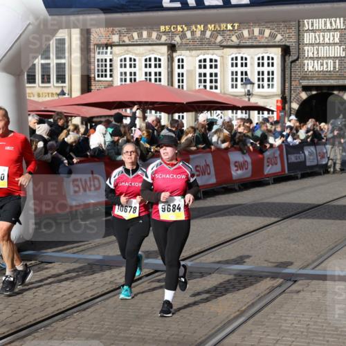 05.10.2025 - 20. swb-Marathon Bremen Yannick Fuchs http://msf.ph/oto/9235161 05.10.2025 11:04:30 Ziel 9448, 9537, 9684, 10678, 11200 meine-sportfotos.de