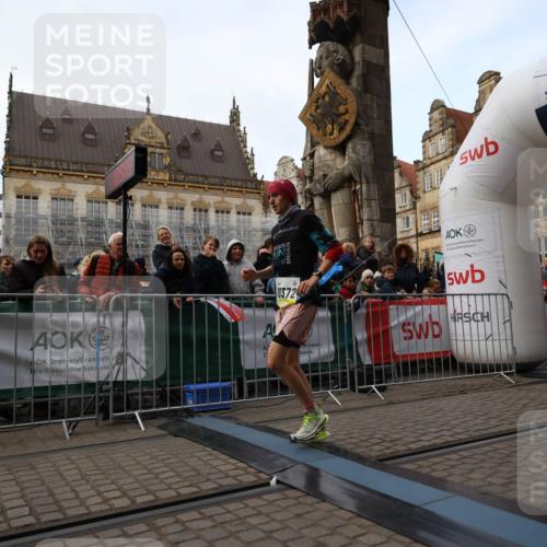 05.10.2025 - 20. swb-Marathon Bremen Yannick Fuchs http://msf.ph/oto/9235166 05.10.2025 10:36:02 Ziel 10372 meine-sportfotos.de