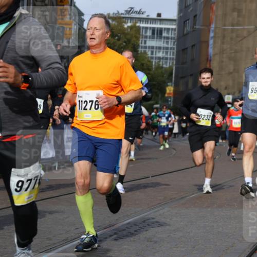 05.10.2025 - 20. swb-Marathon Bremen Strokosch-Dieckow http://msf.ph/oto/9235173 05.10.2025 10:54:50 Ziel 8326, 9427, 9436, 9560, 9570, 9754, 9776, 10024, 10231, 10232, 10233, 10487, 10609, 10770, 11163, 11276, 11373, 11470 meine-sportfotos.de