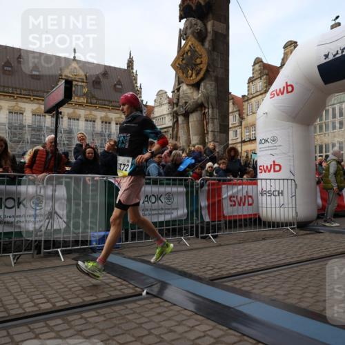 05.10.2025 - 20. swb-Marathon Bremen Yannick Fuchs http://msf.ph/oto/9235175 05.10.2025 10:36:02 Ziel 10372 meine-sportfotos.de