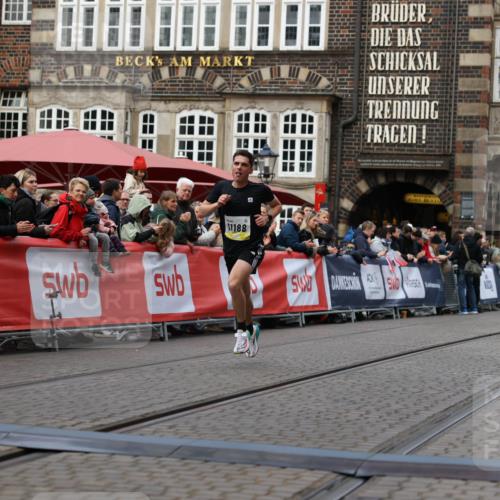 05.10.2025 - 20. swb-Marathon Bremen Yannick Fuchs http://msf.ph/oto/9235181 05.10.2025 10:36:13 Ziel 11188 meine-sportfotos.de