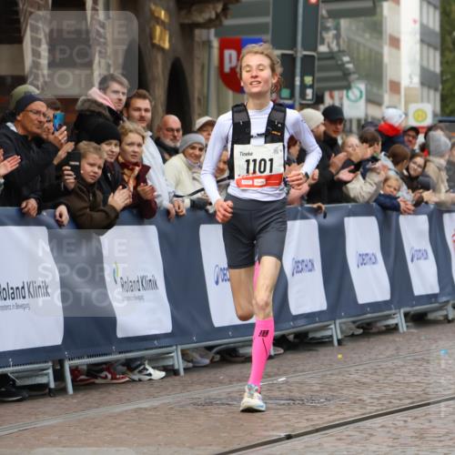 05.10.2025 - 20. swb-Marathon Bremen Strokosch-Dieckow http://msf.ph/oto/9235184 05.10.2025 12:37:30 Ziel 1101 meine-sportfotos.de