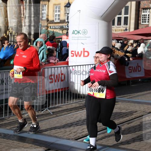 05.10.2025 - 20. swb-Marathon Bremen Yannick Fuchs http://msf.ph/oto/9235186 05.10.2025 11:04:31 Ziel 9537, 9684, 10439, 10678, 11044, 11200 meine-sportfotos.de